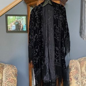 Torrid size 2/3 black velvet rose print kimono